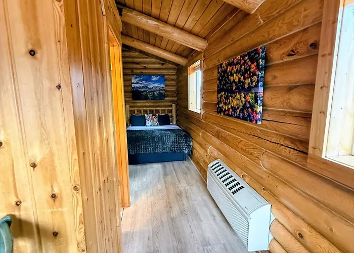Creek Lodge *